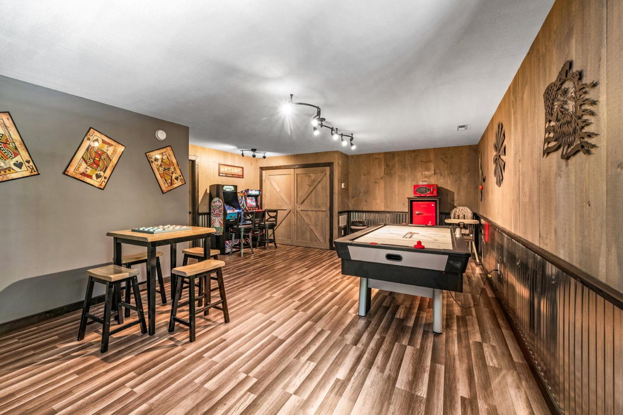 Lil Cabin In The Cove! Mtn Views, Theater, Hot Tub, Games, King Beds, Prime Location! Sevierville Eksteriør billede
