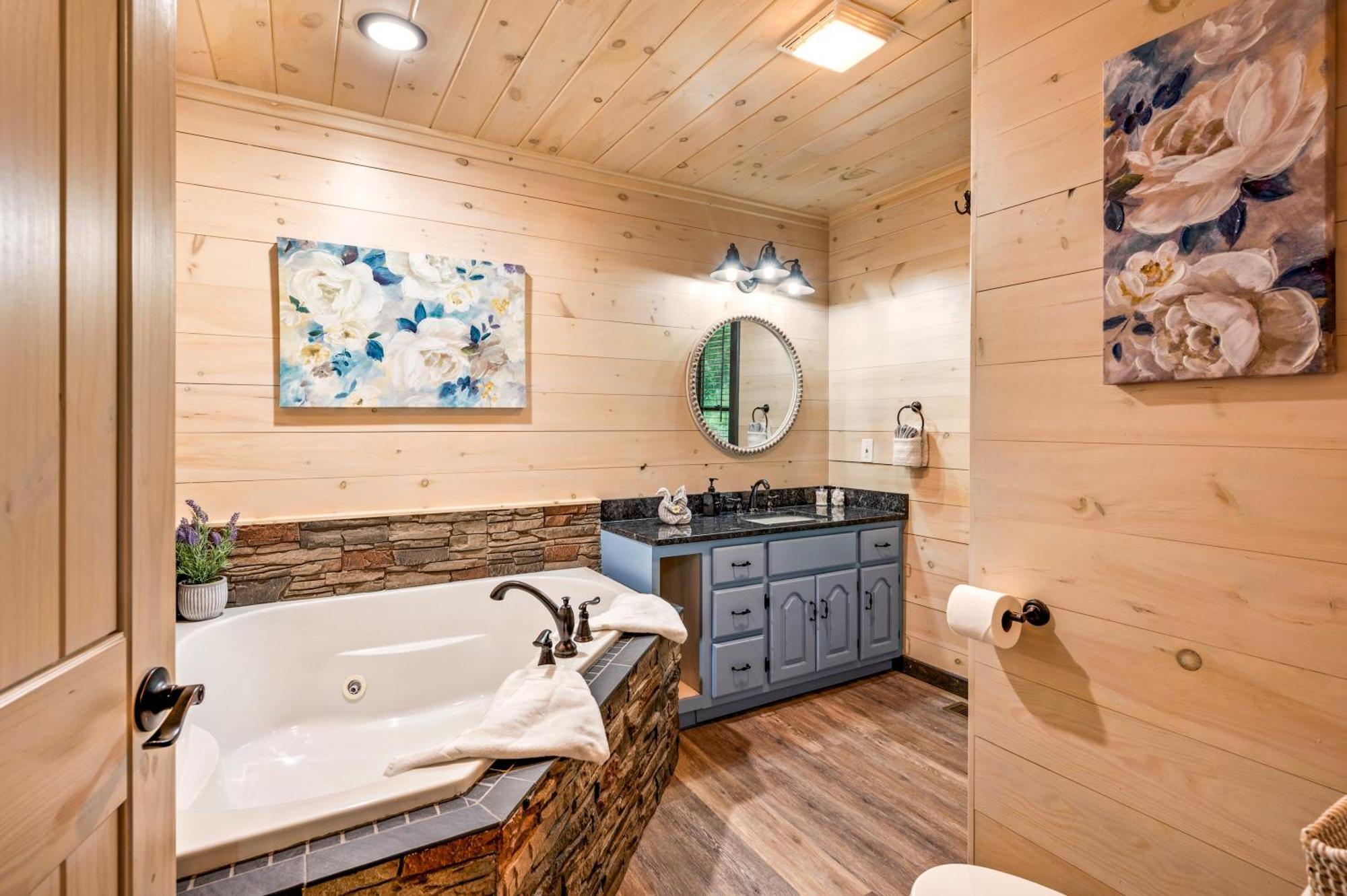 Lil Cabin In The Cove! Mtn Views, Theater, Hot Tub, Games, King Beds, Prime Location! Sevierville Eksteriør billede