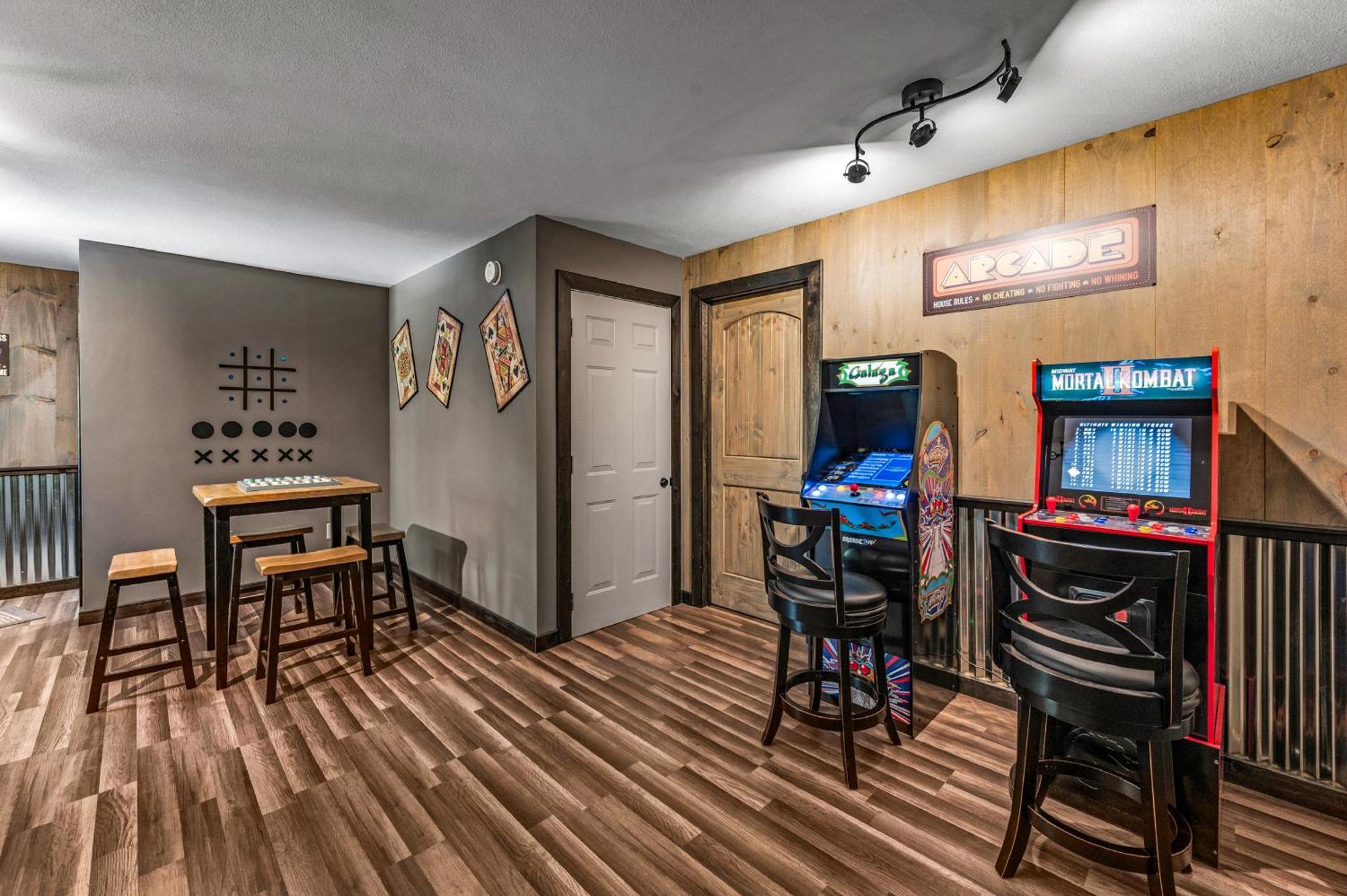 Lil Cabin In The Cove! Mtn Views, Theater, Hot Tub, Games, King Beds, Prime Location! Sevierville Eksteriør billede