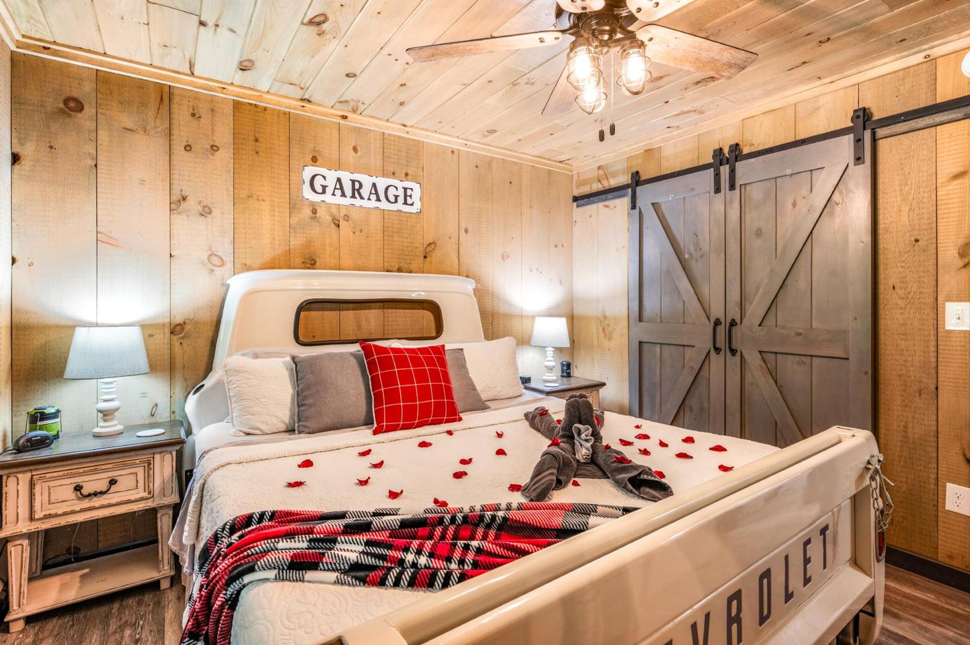 Lil Cabin In The Cove! Mtn Views, Theater, Hot Tub, Games, King Beds, Prime Location! Sevierville Eksteriør billede
