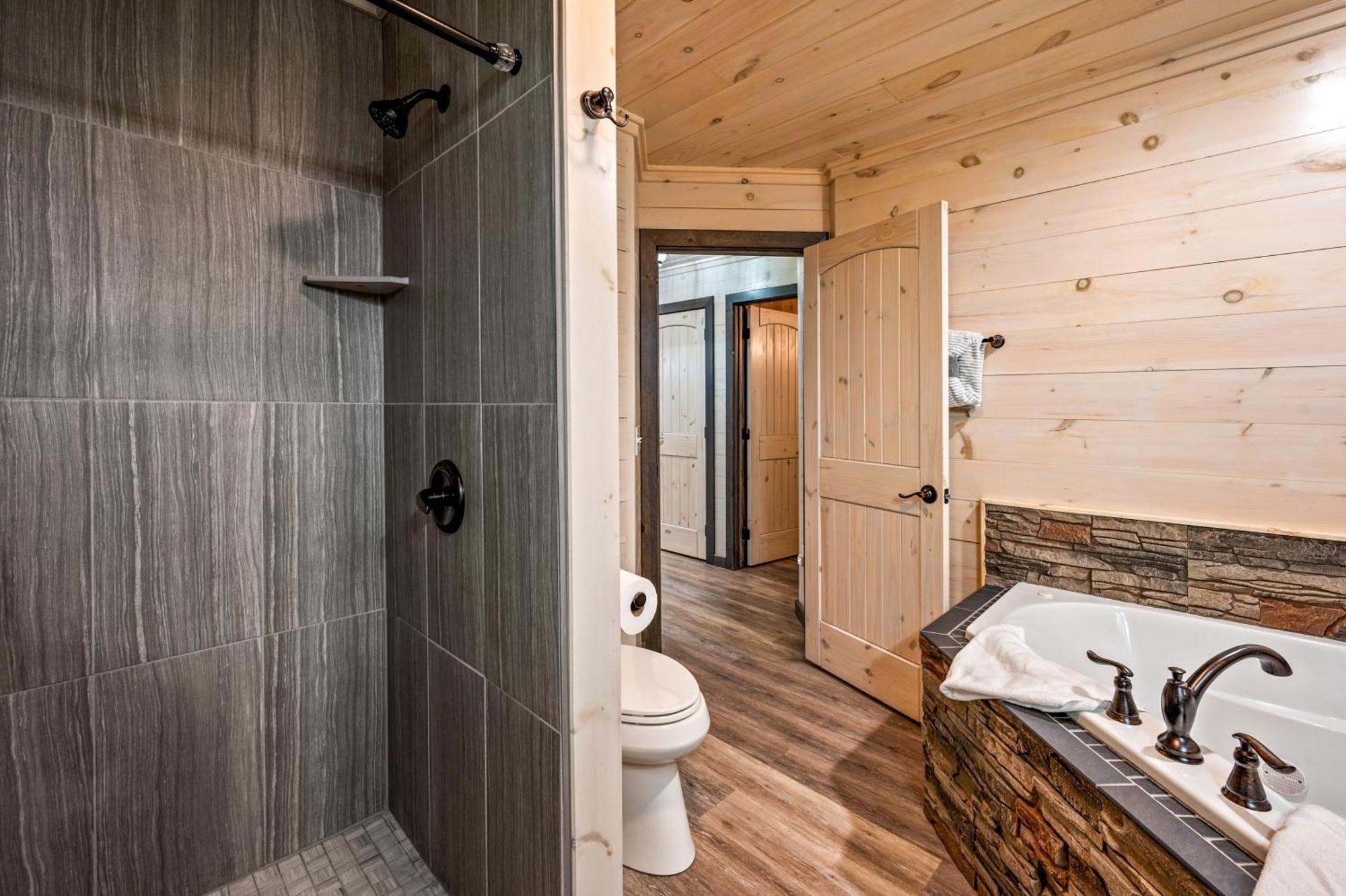 Lil Cabin In The Cove! Mtn Views, Theater, Hot Tub, Games, King Beds, Prime Location! Sevierville Eksteriør billede